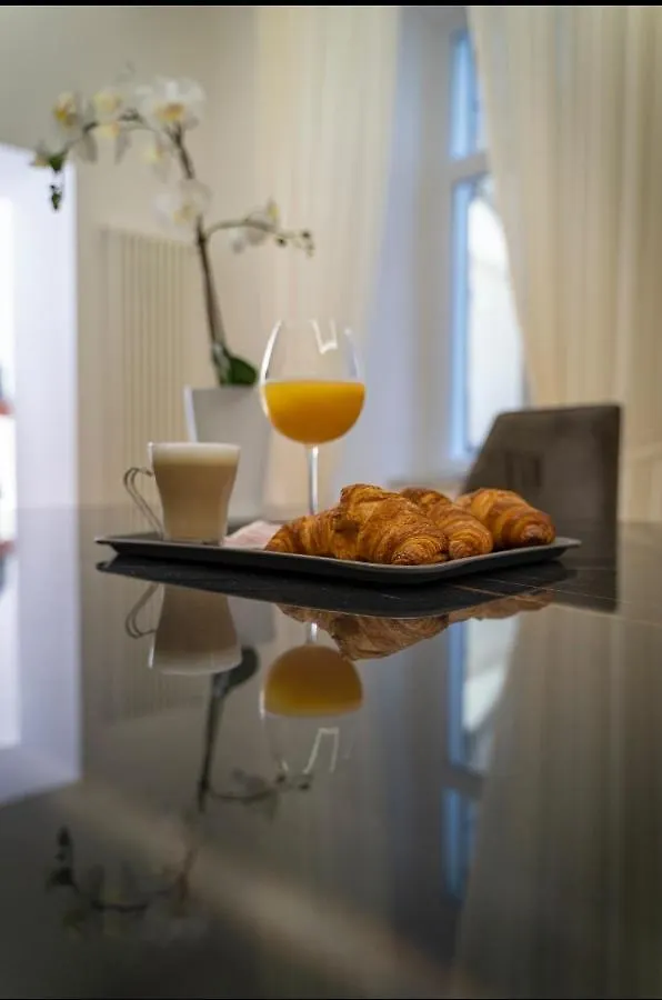 Oda ve Kahvaltı Downtown Napoli B&B - E Si Nun Canto Moro İtalya